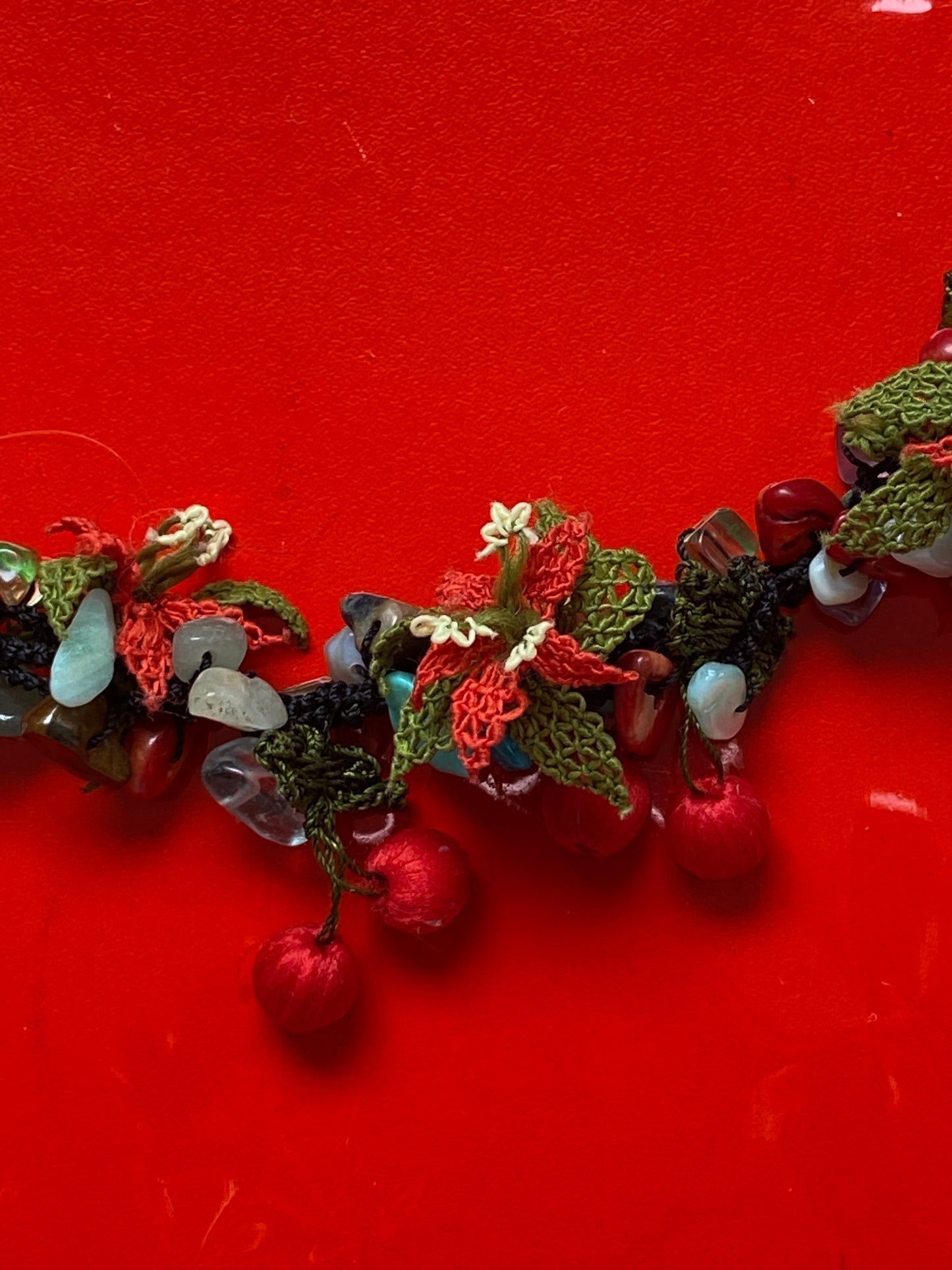 Flower cherry stone choker