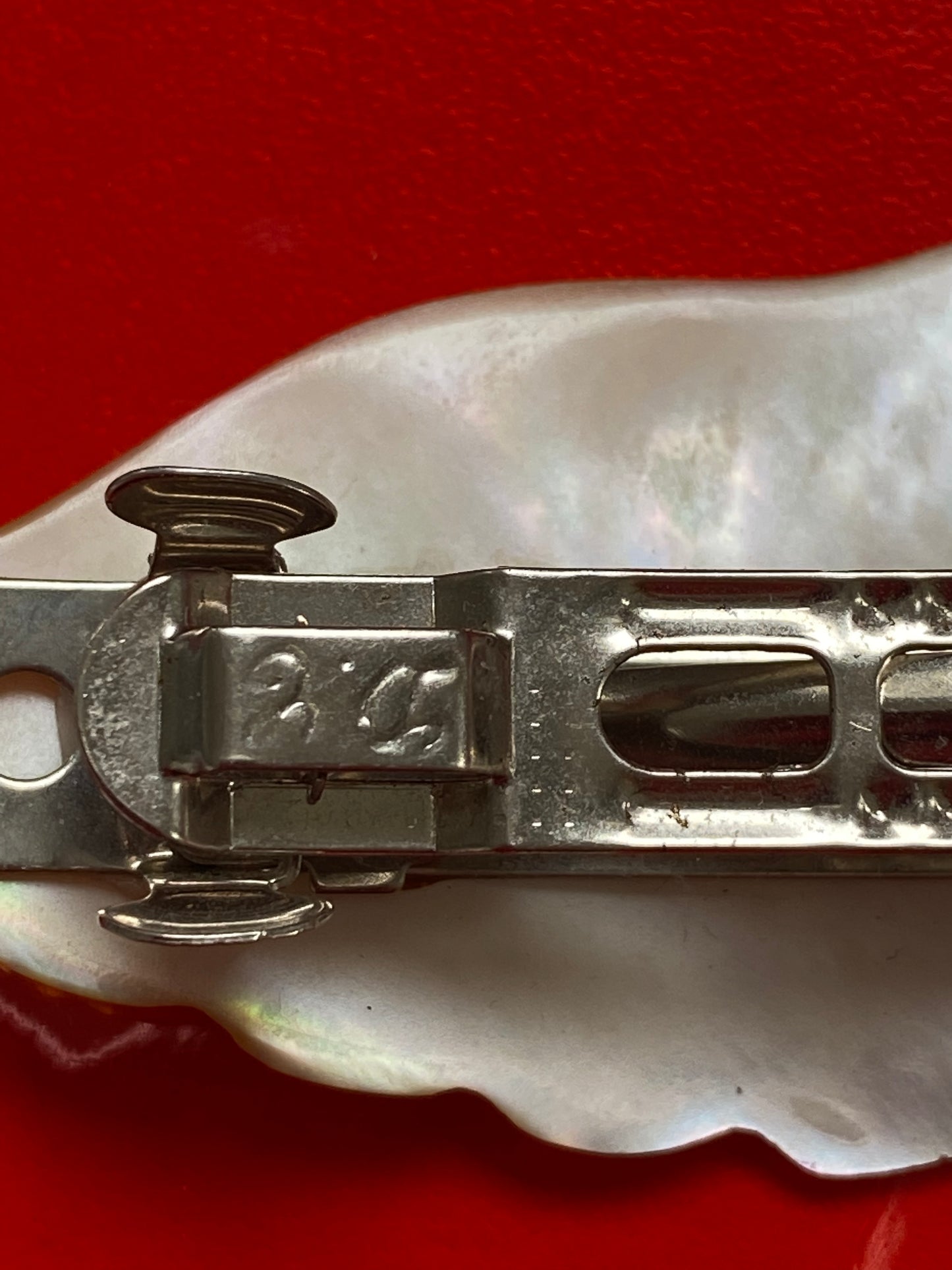 Elegant peacock pearly clip