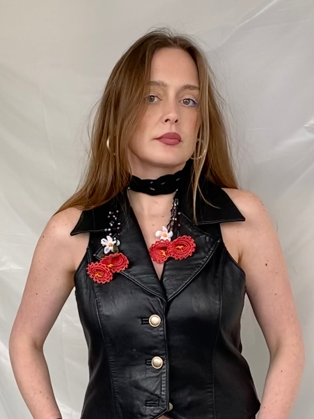 Skinny scarf necklace with flower details