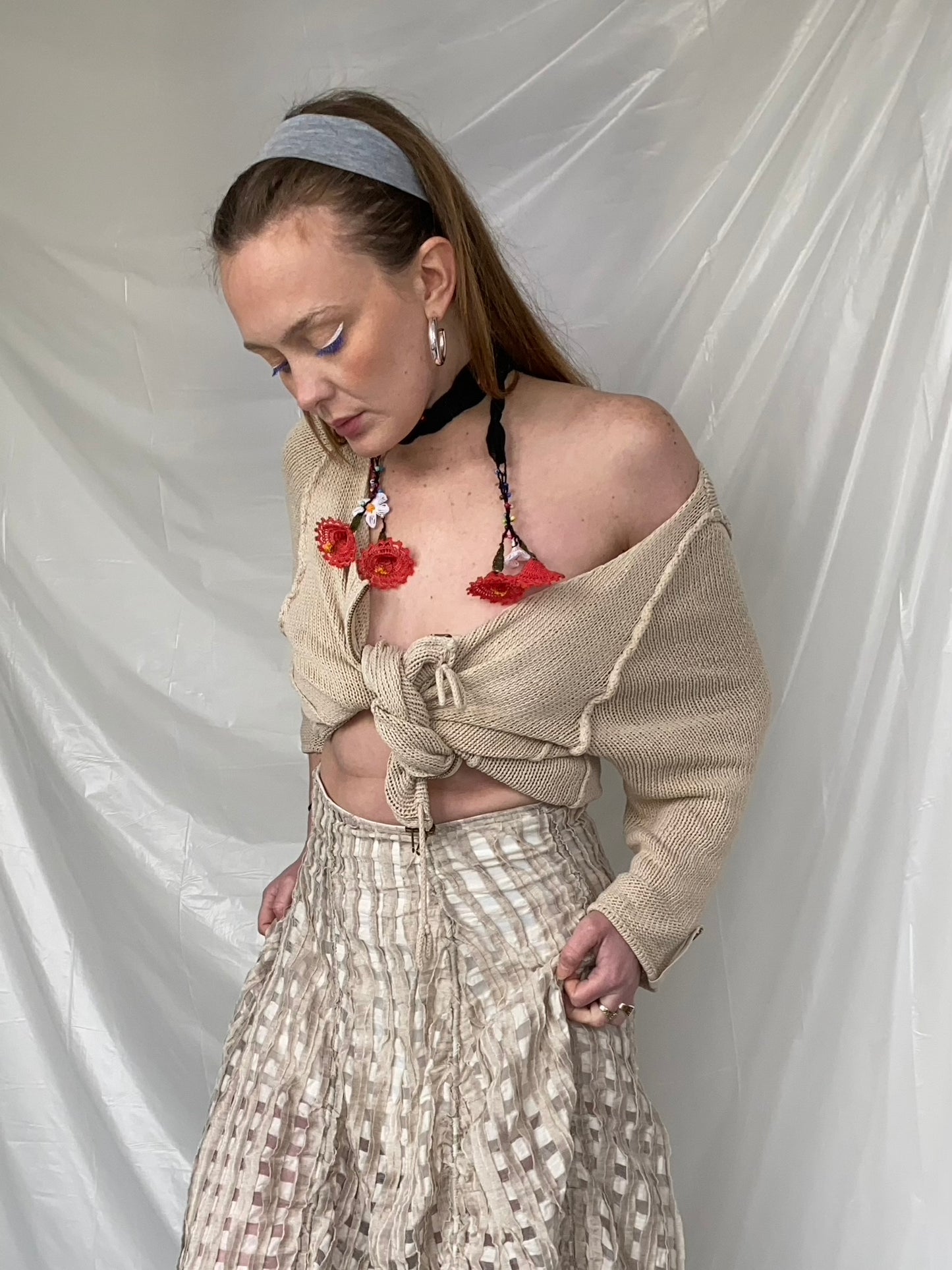 Skinny scarf necklace with flower details