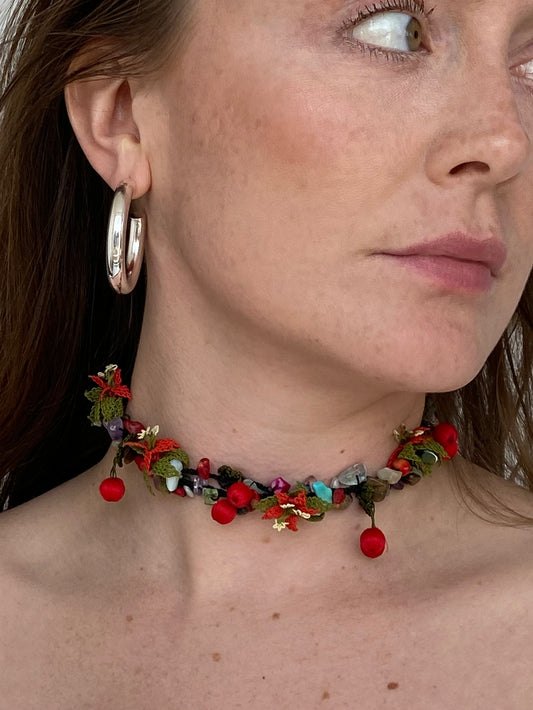 Flower cherry stone choker