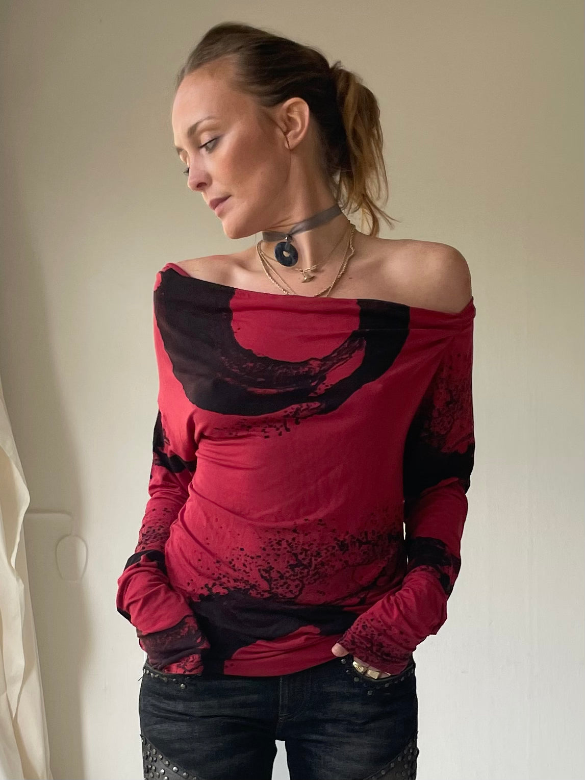 Assymetrical offshoulder shirt