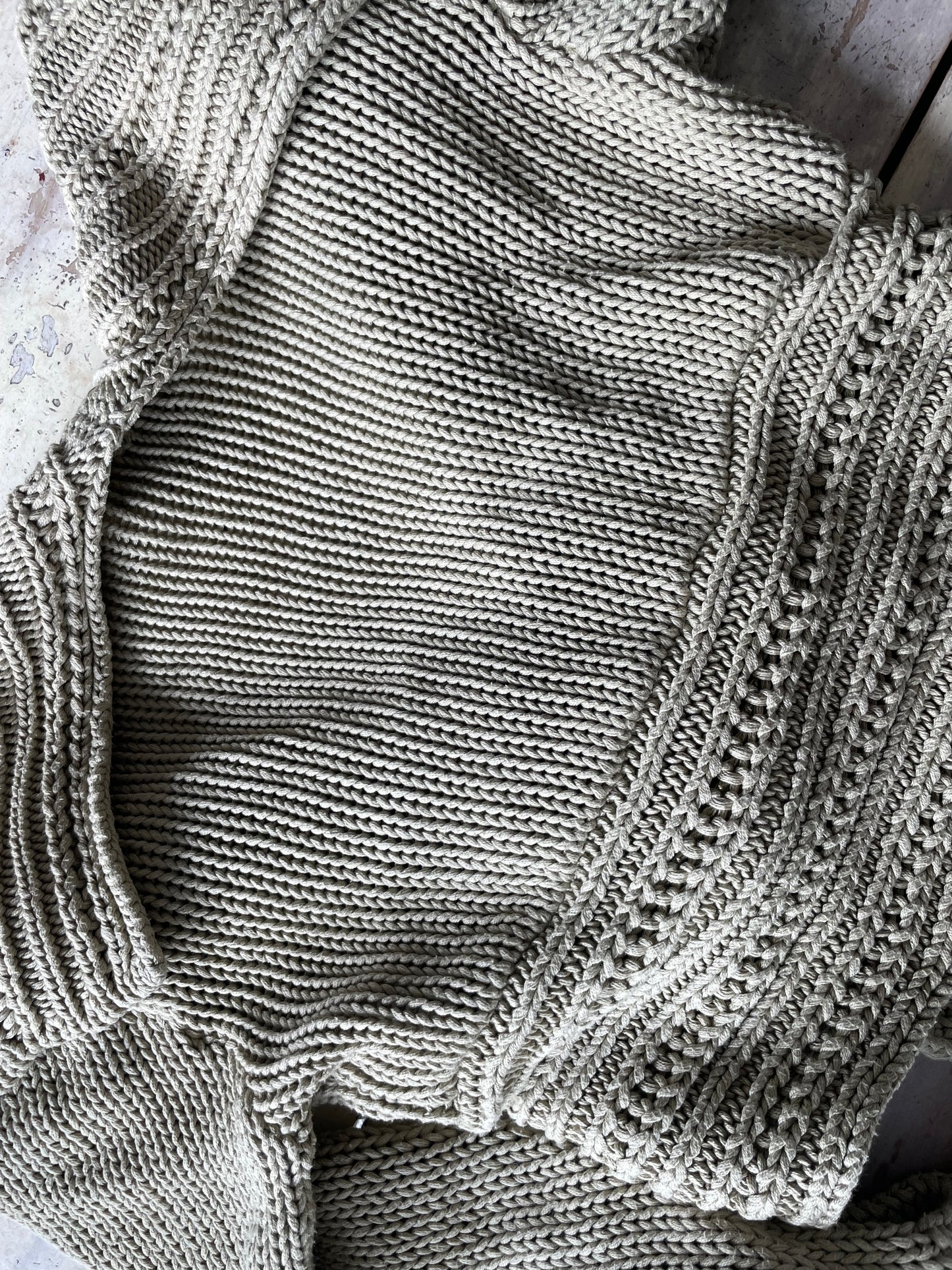 Knitted cropped buckle cardigan